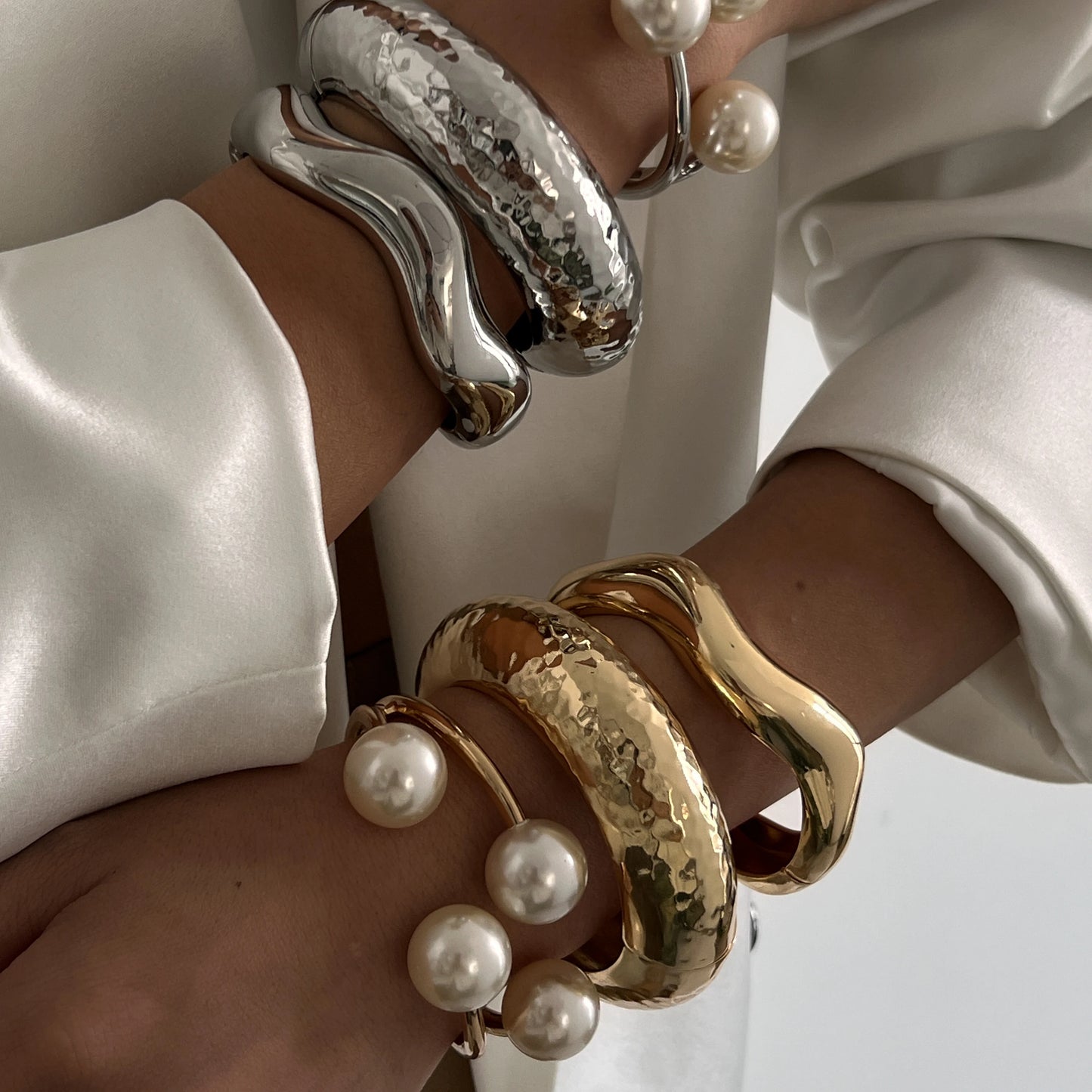 3 Style Creative Big Imitation Pearl Cuff Bracelet Women Trend 2025 Punk Heavy Metal Chunky Spring Bangle Steampunk Men