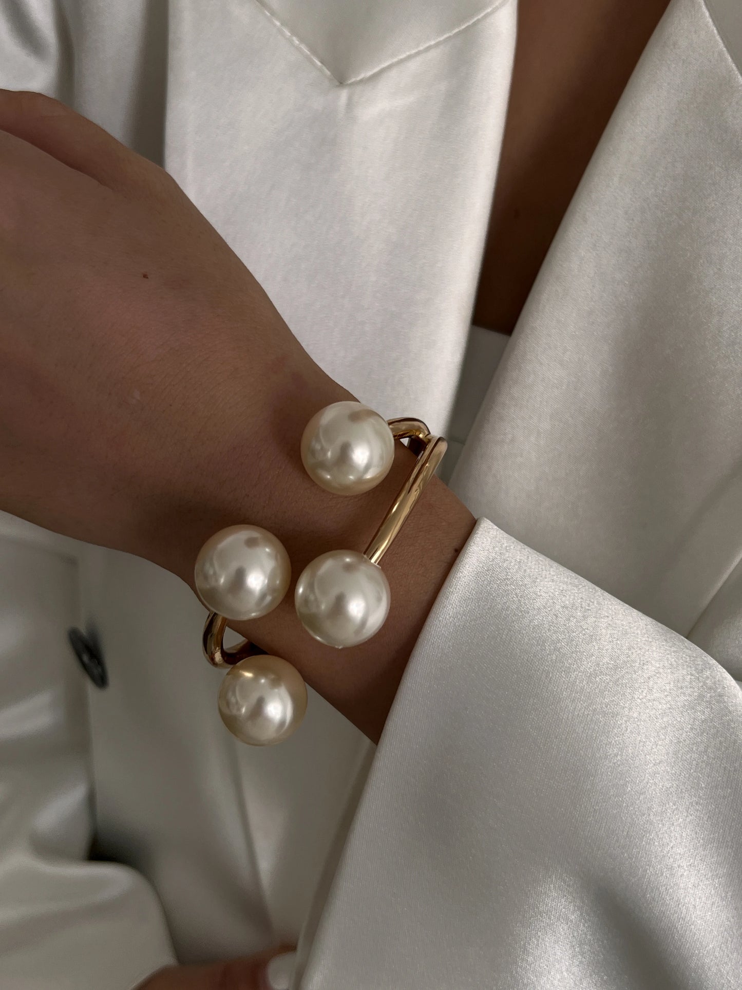 3 Style Creative Big Imitation Pearl Cuff Bracelet Women Trend 2025 Punk Heavy Metal Chunky Spring Bangle Steampunk Men