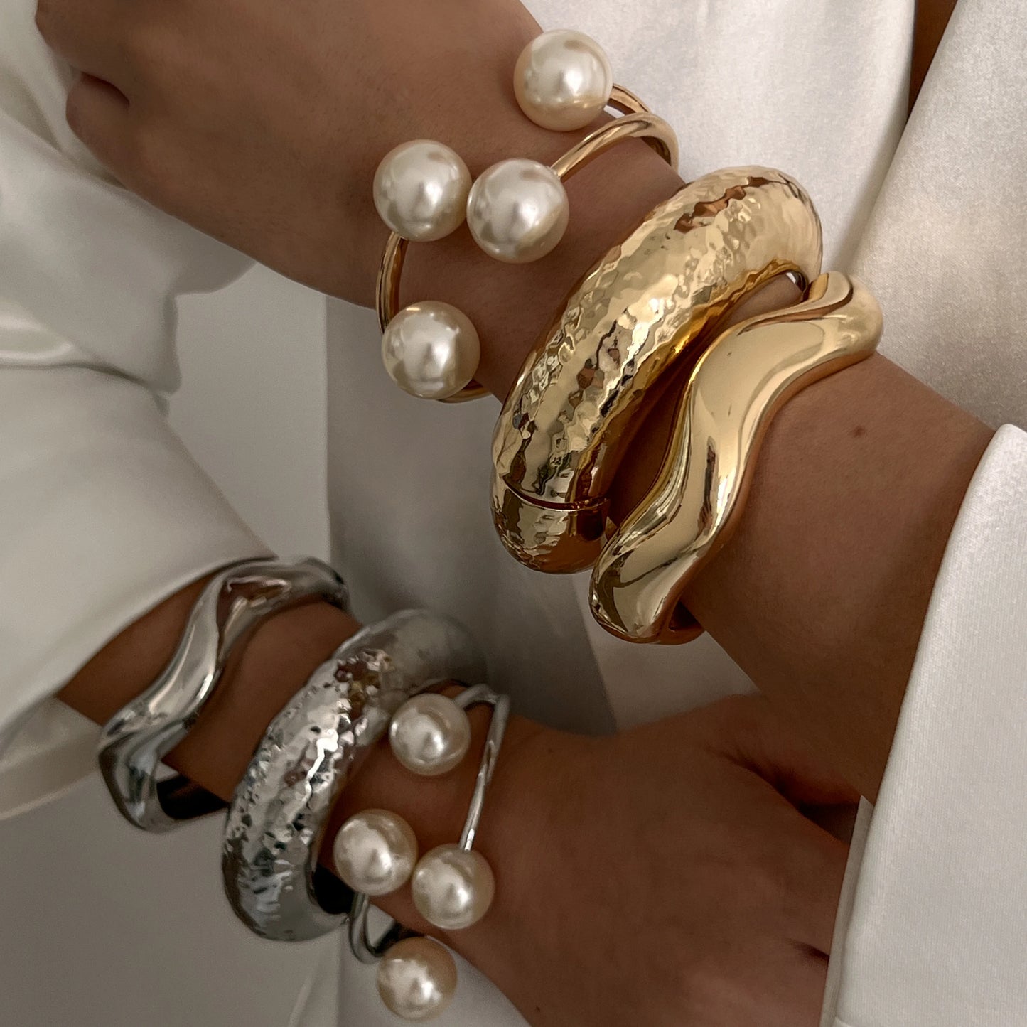 3 Style Creative Big Imitation Pearl Cuff Bracelet Women Trend 2025 Punk Heavy Metal Chunky Spring Bangle Steampunk Men